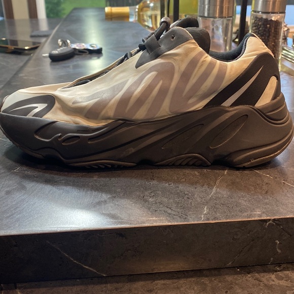YEEZY 700 MNVN BLUE TINT